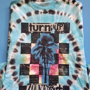 NWOT Guess Oversize Medium🏝 T-shirt .